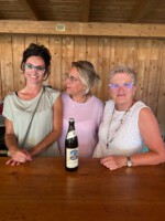 Anita, Nina und Nicole hinterm Tresen