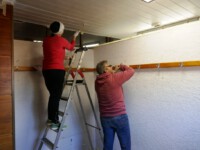 Silke und Joe beim Streichen