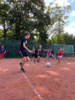 Gaudi auf dem Tennisplatz
