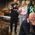 Pokalübergabe von Ivan an Lena